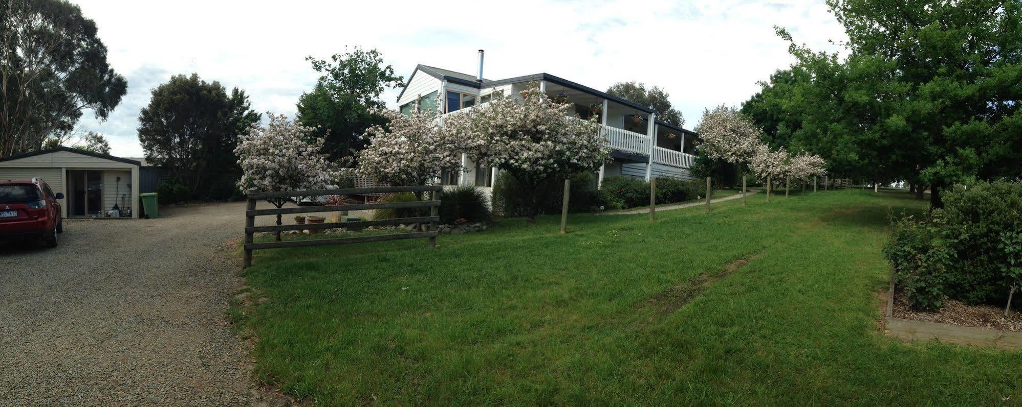 Yarra Glen Bed & Breakfast Экстерьер фото
